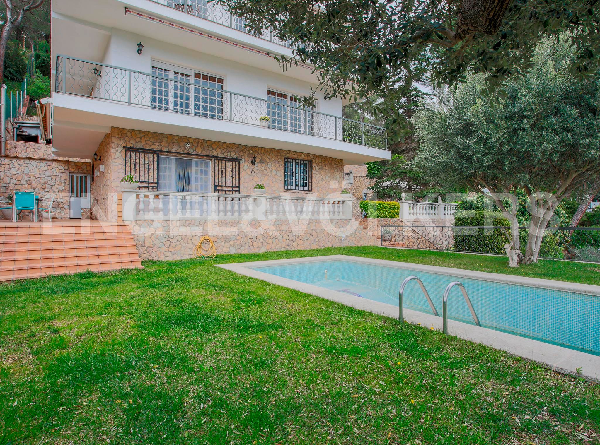 Vista exterior de Casa o xalet en venda en Dosrius amb Aire condicionat, Calefacció i Jardí privat