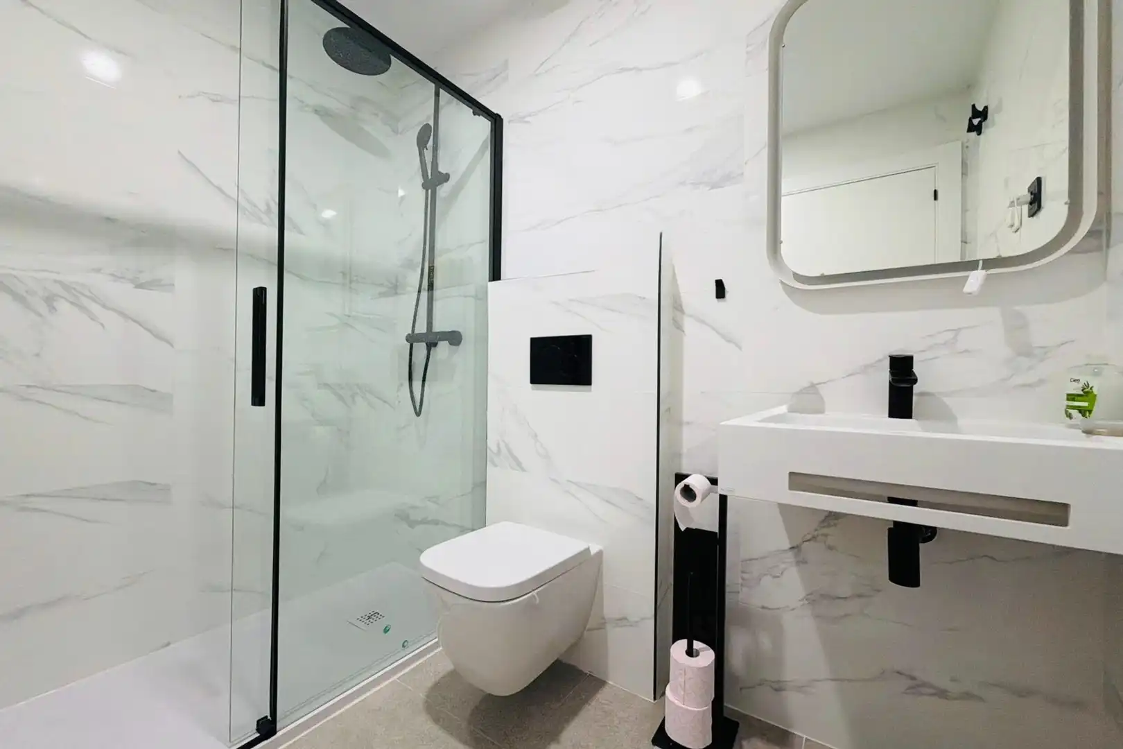 Bany de Apartament de lloguer en Fuengirola amb Balcó