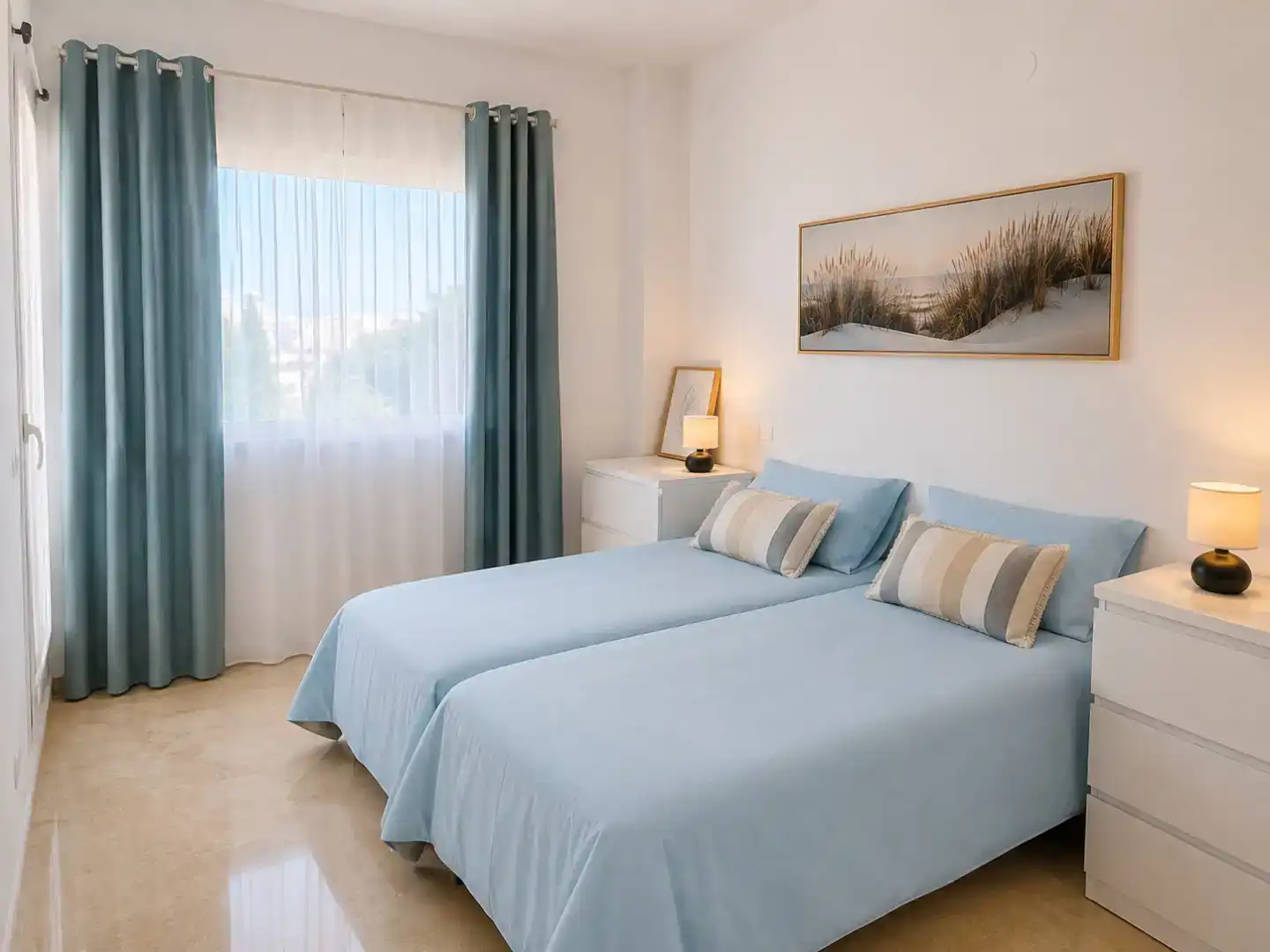 Schlafzimmer von Wohnung zur Miete in Estepona mit Klimaanlage, Schwimmbad und Balkon