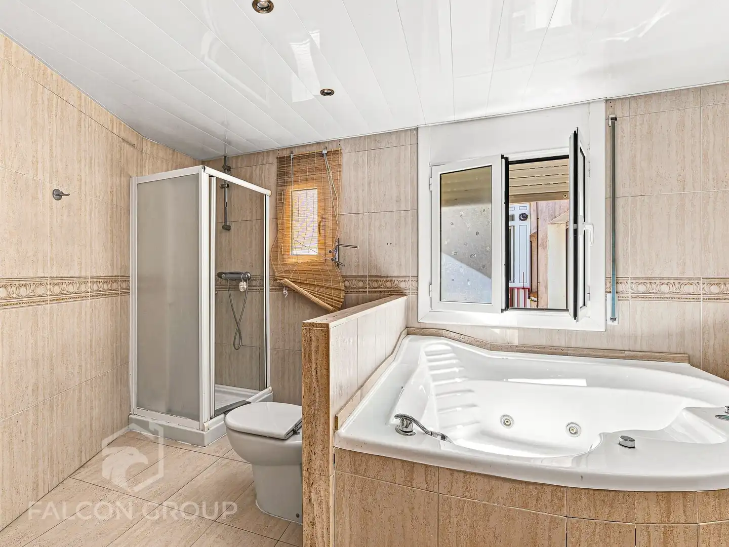 Baño de Dúplex en venta en Montmeló con Aire acondicionado, Calefacción y Terraza