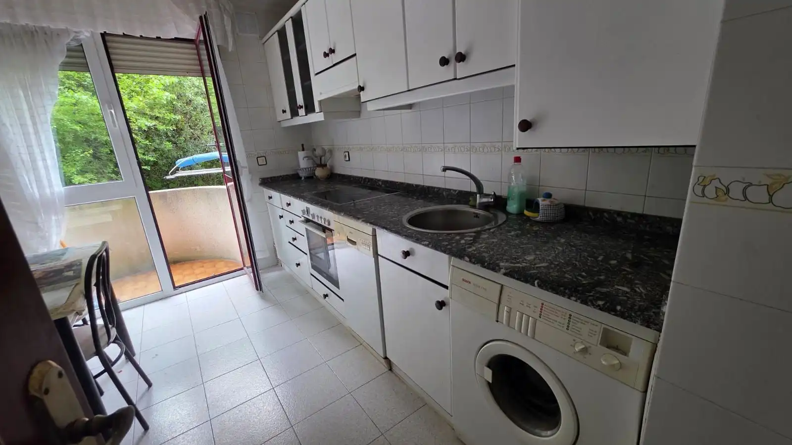 Cocina de Piso en venta en Castro-Urdiales con Calefacción, Terraza y Piscina comunitaria