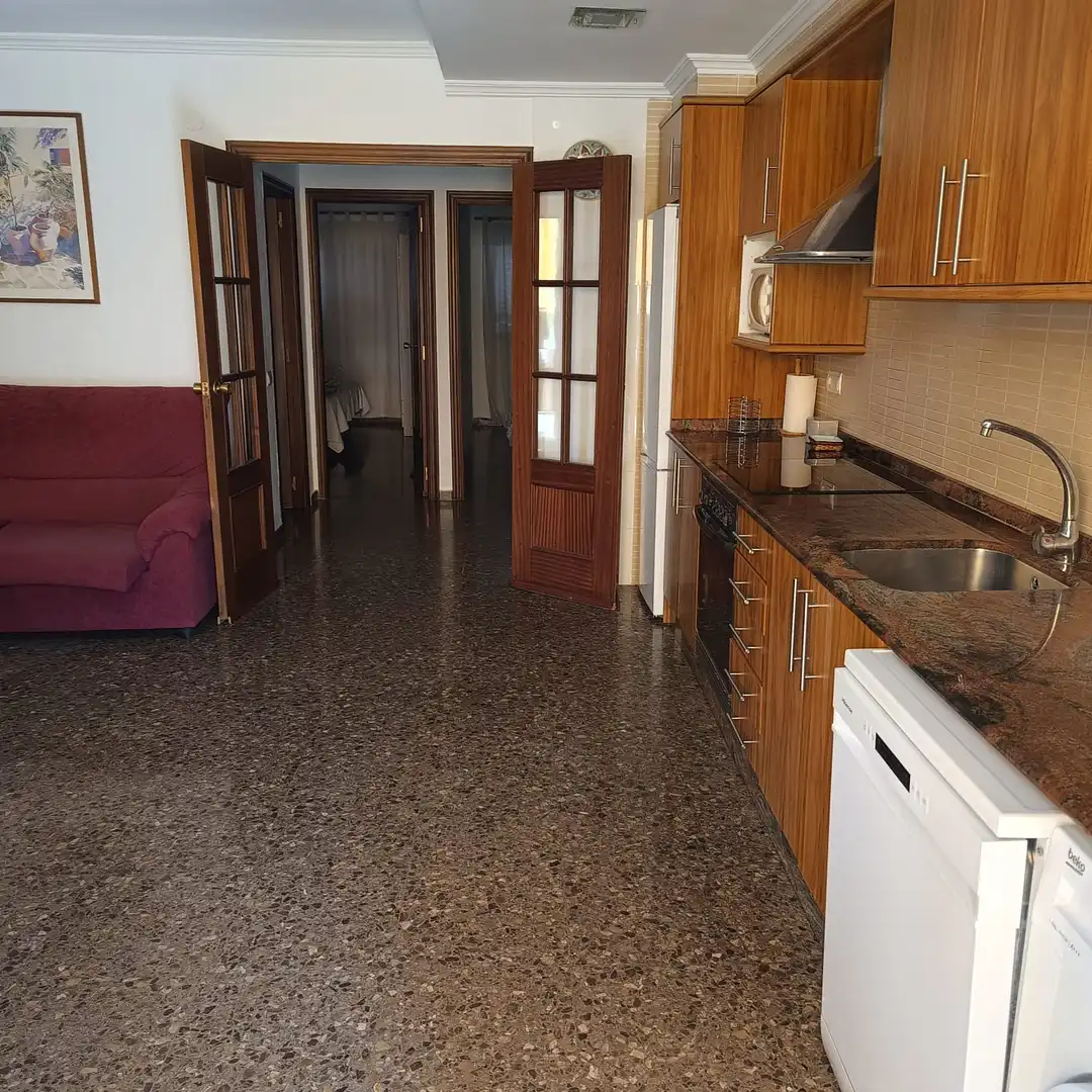 Cocina de Apartamento de alquiler en La Pobla de Farnals con Aire acondicionado, Calefacción y Jardín privado