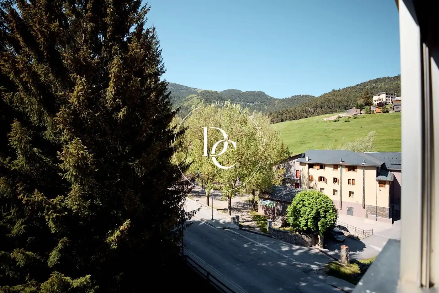 Vista exterior de Dúplex en venda en Alp amb Calefacció i Jardí privat