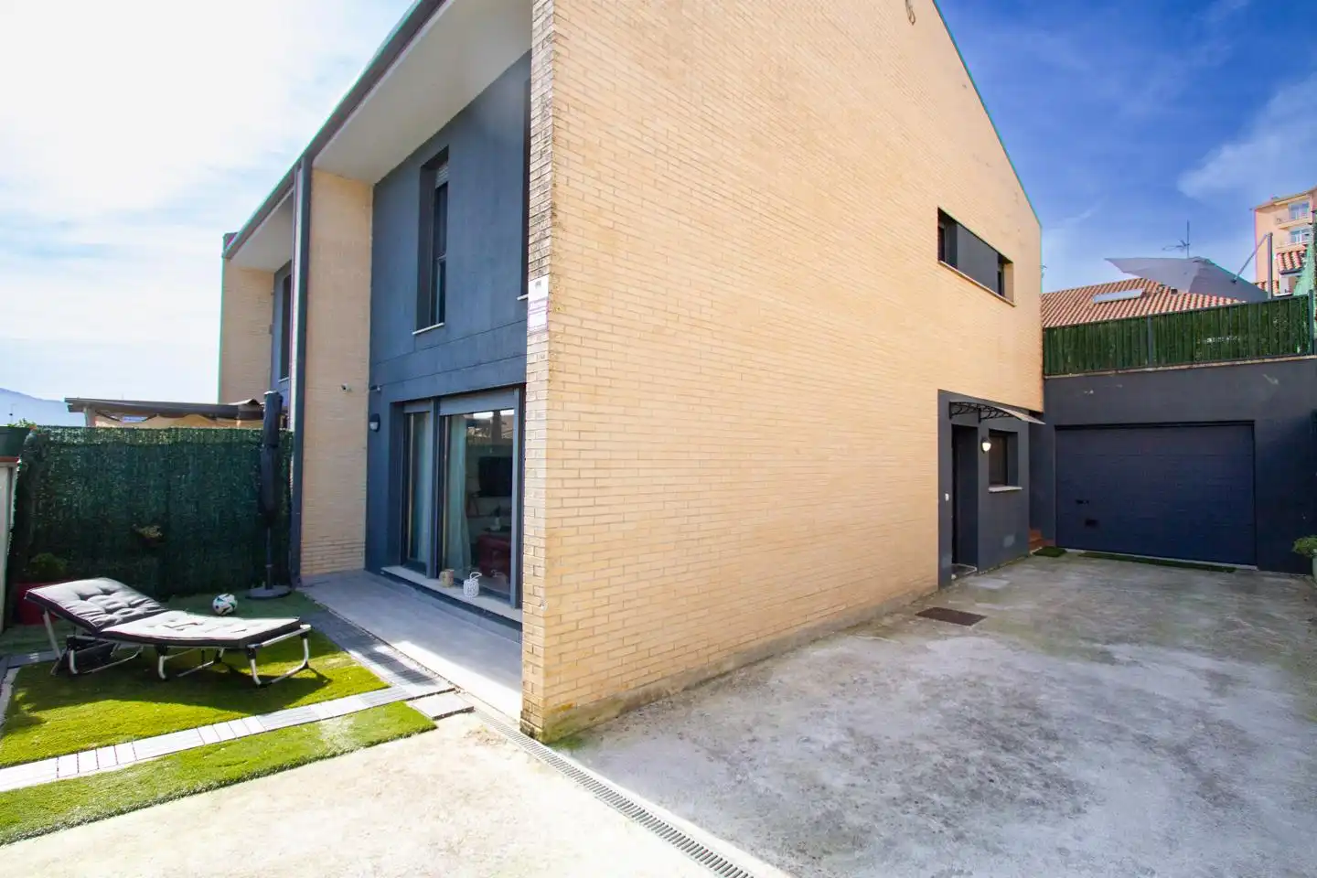Vista exterior de Casa o chalet en venta en Aoiz / Agoitz con Jardín privado, Terraza y Amueblado