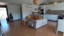 Sala d'estar de Pis en venda en Calafell amb Calefacció, Jardí privat i Parquet