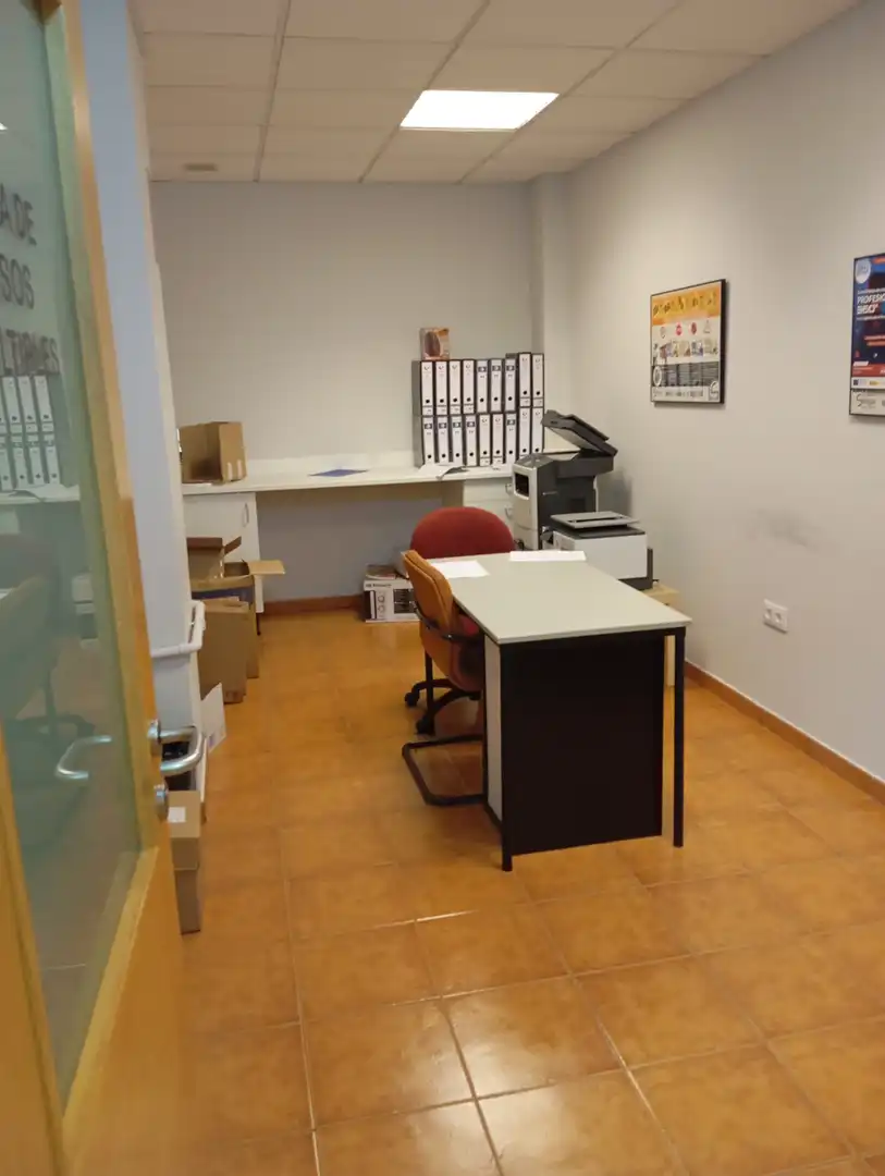 Oficina de alquiler en Oviedo  con Calefacción
