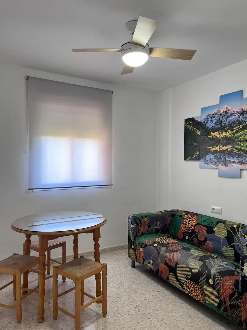 Habitación de Apartamento de alquiler en Málaga con Jardín privado, Terraza y Amueblado