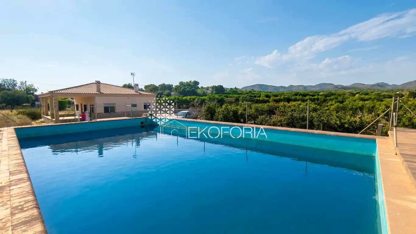 Casa amb piscina en venda a Corralet - Bonanza - Tres Rutas