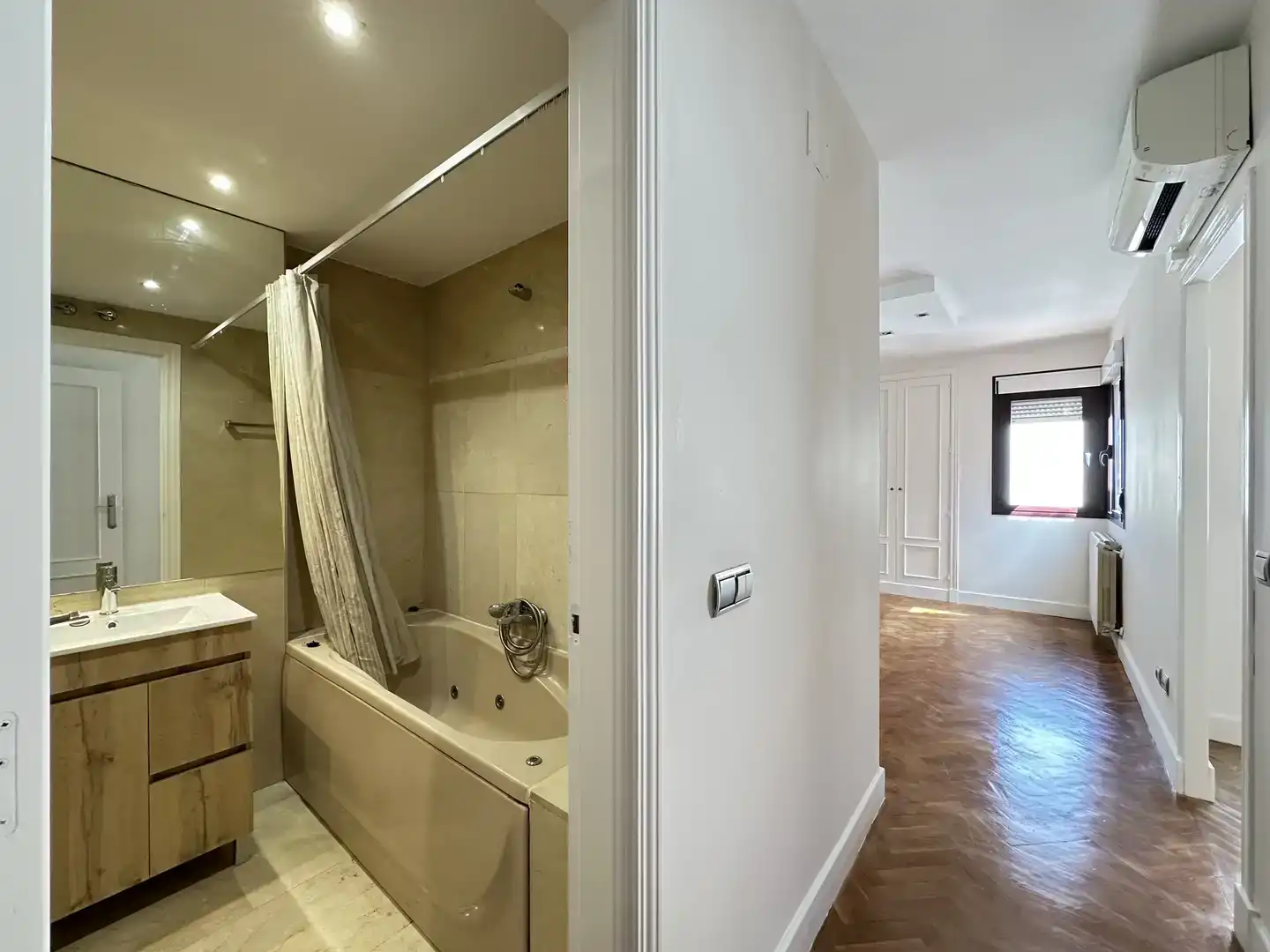 Baño de Casa o chalet en venta en Madrid con Aire acondicionado, Jardín privado y Parquet