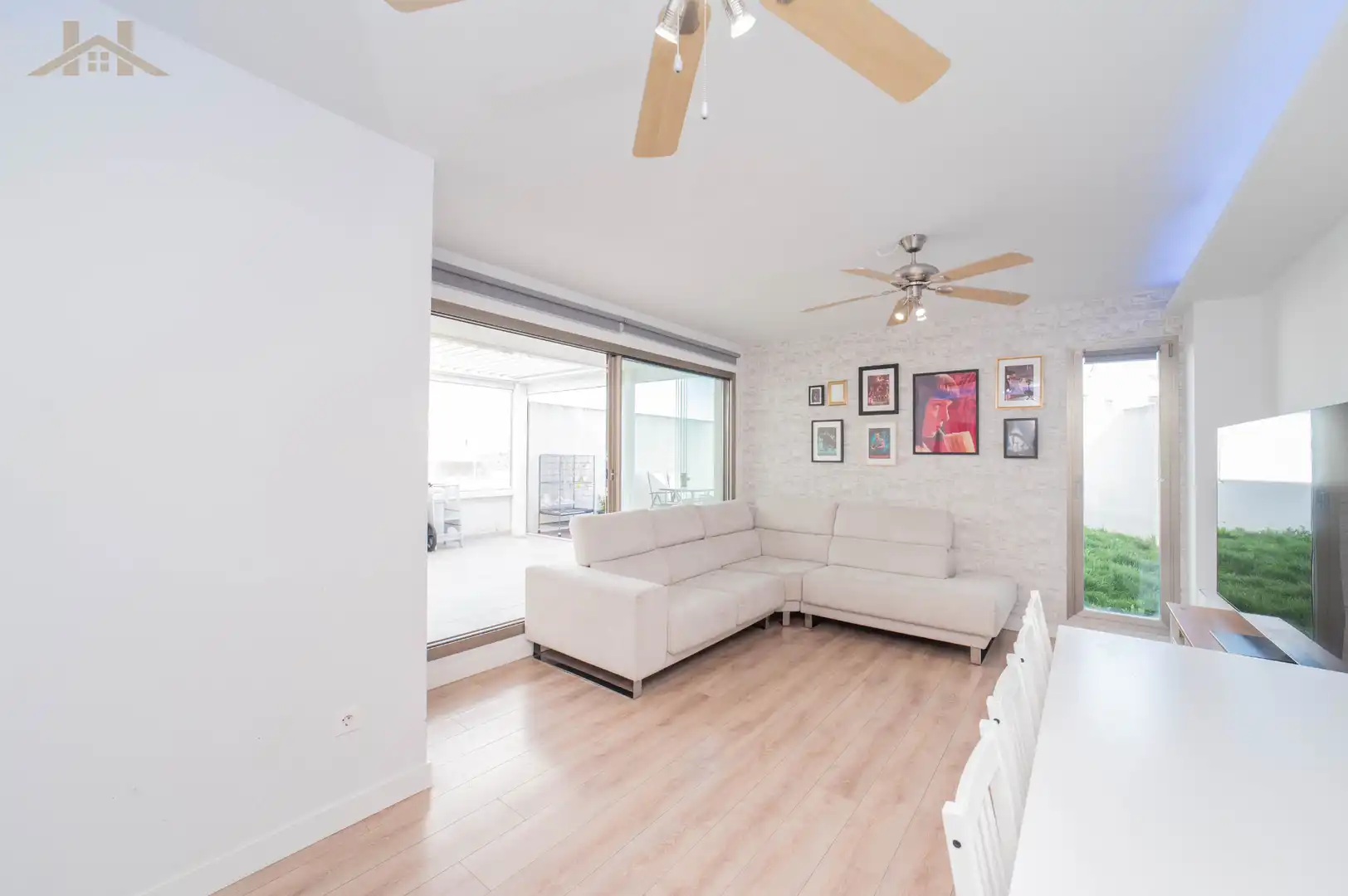 Sala de estar de Casa adosada en venta en Villaviciosa de Odón con Aire acondicionado, Calefacción y Jardín privado
