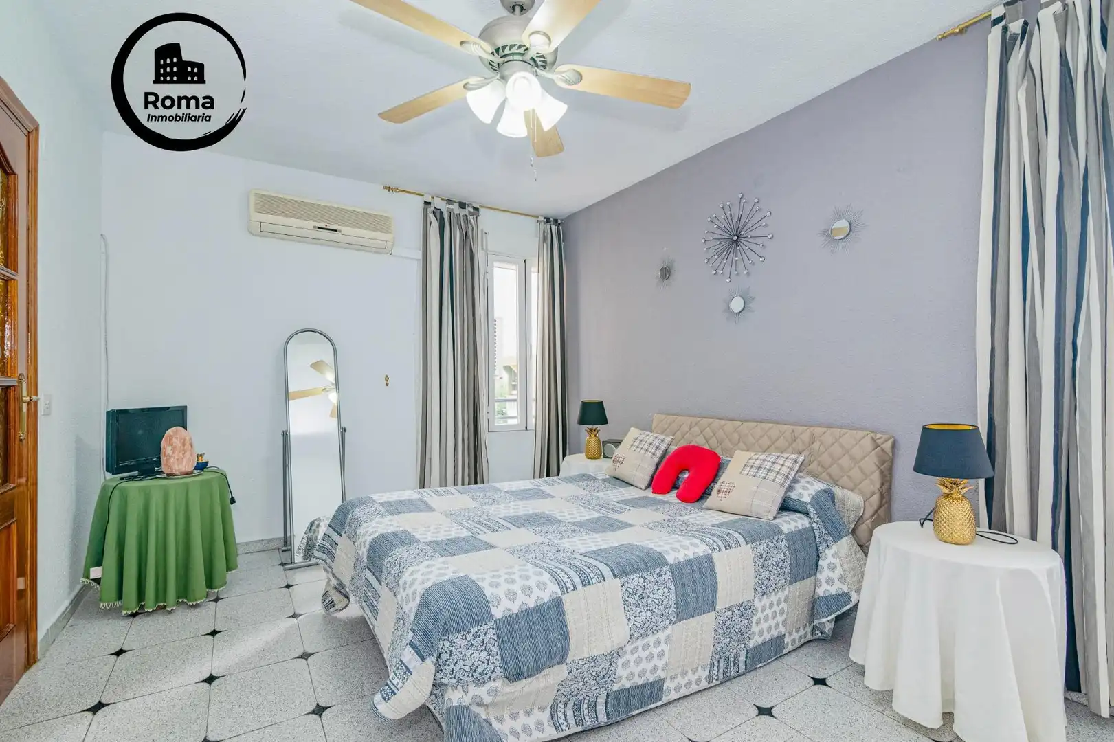 Bedroom of Flat for sale in Granada  with Air Conditioner, Terrace and Storage room