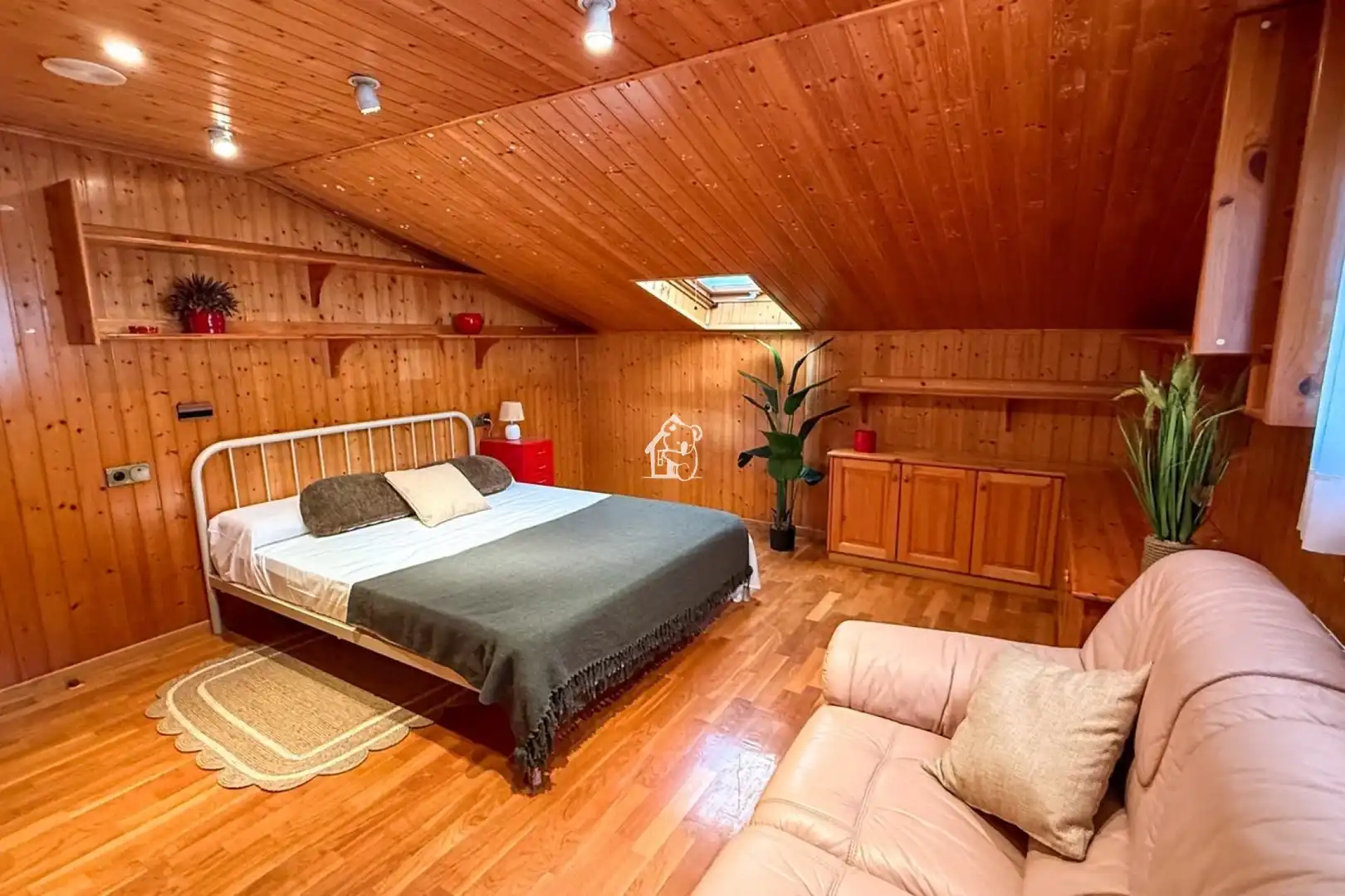 Schlafzimmer von Dachboden zur Miete in Torrevieja mit Klimaanlage, Privatgarten und Terrasse