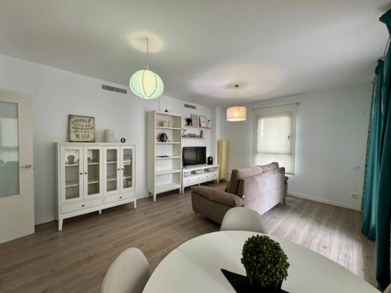 Living room of Flat to rent in  Valencia Capital  with Air Conditioner, Terrace and Furnished