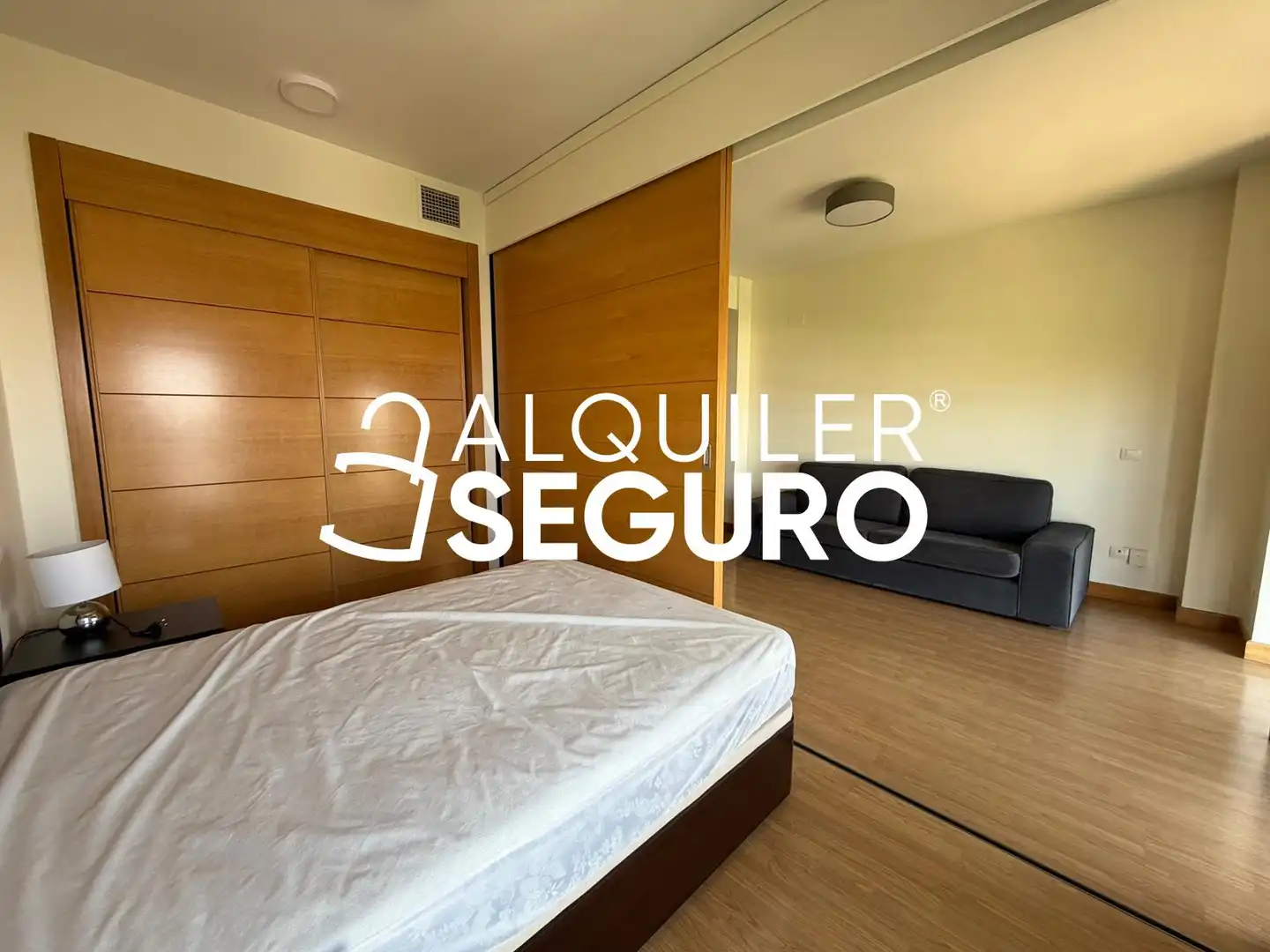 Habitación de Loft de alquiler en Madrid con Aire acondicionado, Calefacción y Trastero