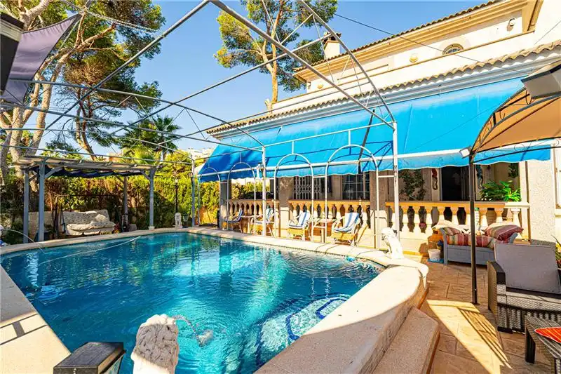Piscina de Casa o xalet en venda en  Palma de Mallorca amb Aire condicionat, Calefacció i Jardí privat