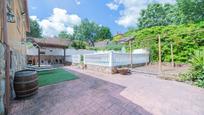 Jardí de Casa o xalet en venda en Navahondilla amb Calefacció, Jardí privat i Terrassa