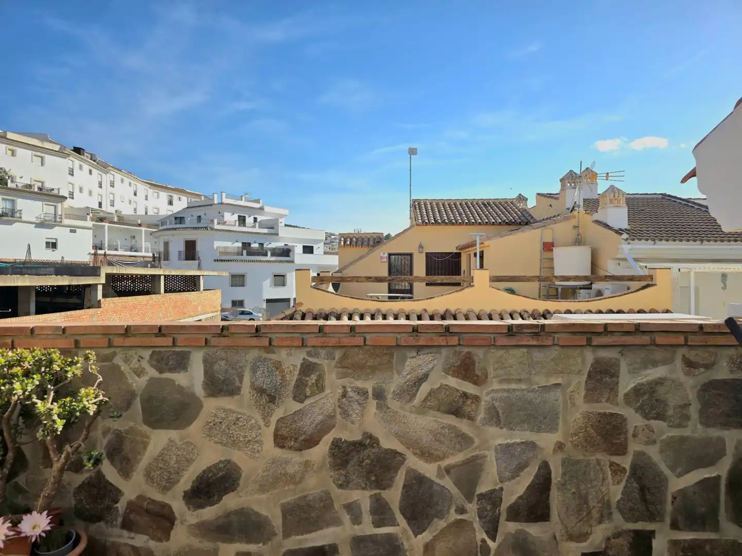 Vista exterior de Ático en venta en Alhaurín El Grande con Aire acondicionado, Calefacción y Parquet