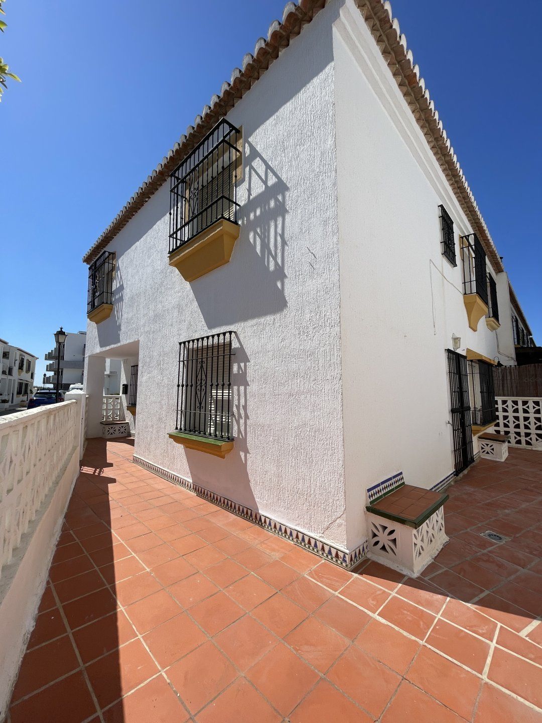 Vista exterior de Casa o xalet en venda en Salobreña amb Terrassa i Piscina