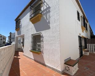 Vista exterior de Casa o xalet en venda en Salobreña amb Terrassa i Piscina