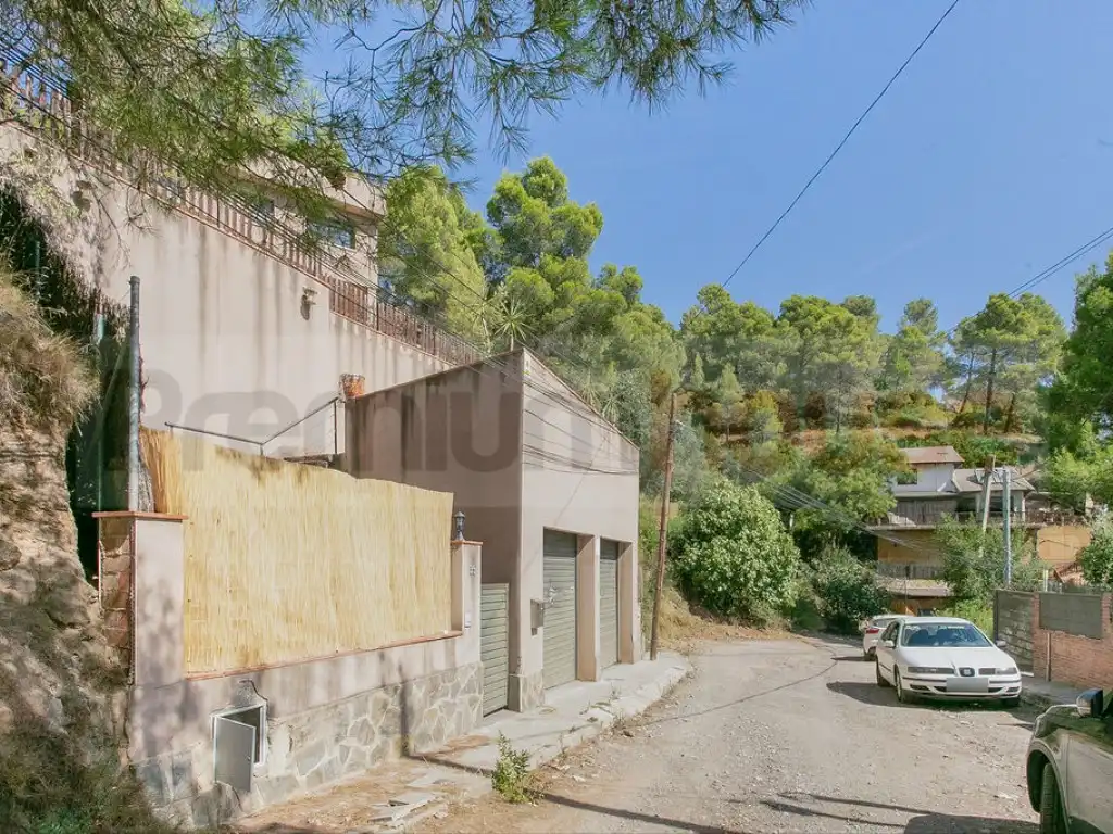 Vista exterior de Casa o xalet en venda en Corbera de Llobregat, Barcelona
