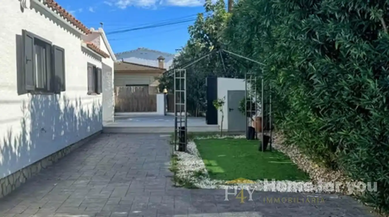 Chalet con piscina en venta en Pení 64, imagen 4