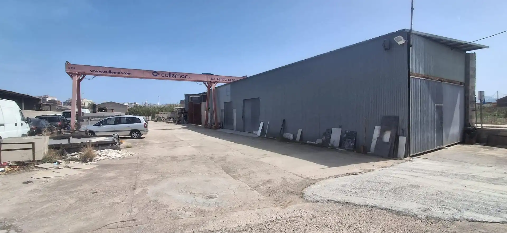 Außenansicht von Fabrikhallen zum Verkauf in Cullera