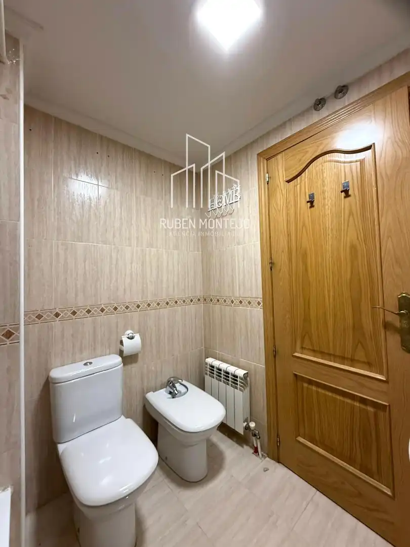 Baño de Piso en venta en Salamanca con Calefacción, Terraza y Amueblado