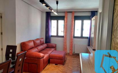 Living room of Flat to rent in  Madrid Capital  with Air Conditioner and Community pool