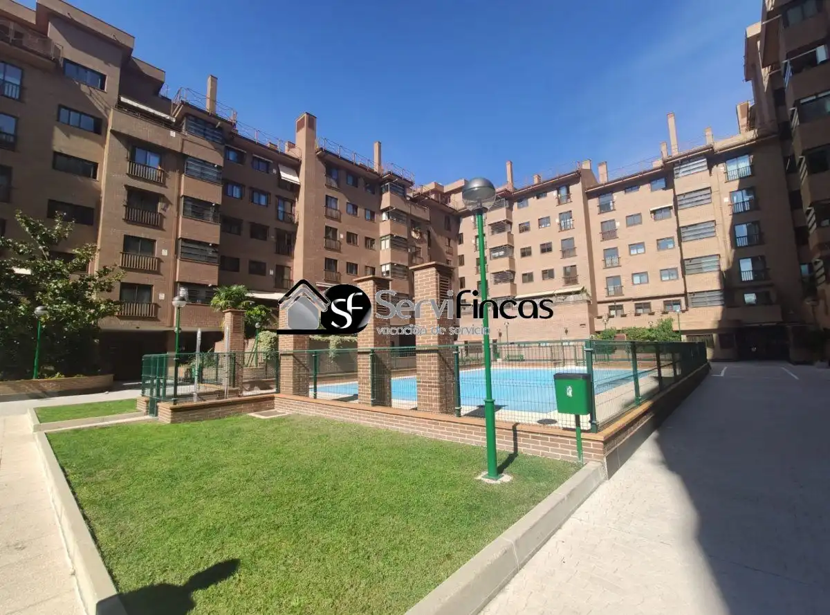 Vista exterior de Piso de alquiler en Madrid con Aire acondicionado, Calefacción y Trastero