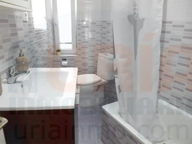 Badezimmer von Wohnung zur Miete in Oviedo  mit Heizung, Terrasse und Möbliert