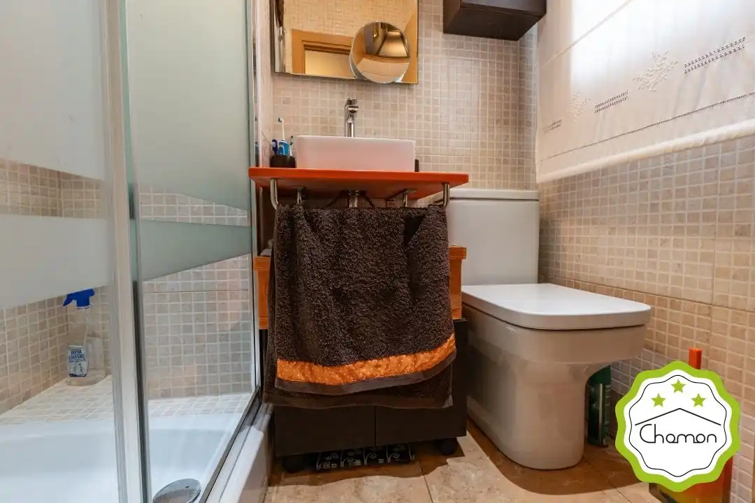 Bathroom of Flat for sale in Barakaldo   with Heating