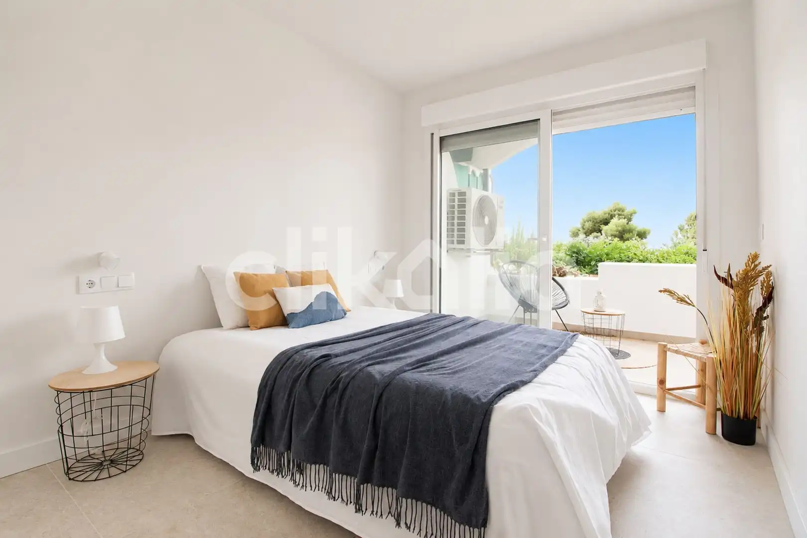 Bedroom of Flat for sale in Marbella  with Air Conditioner, Private garden and Terrace