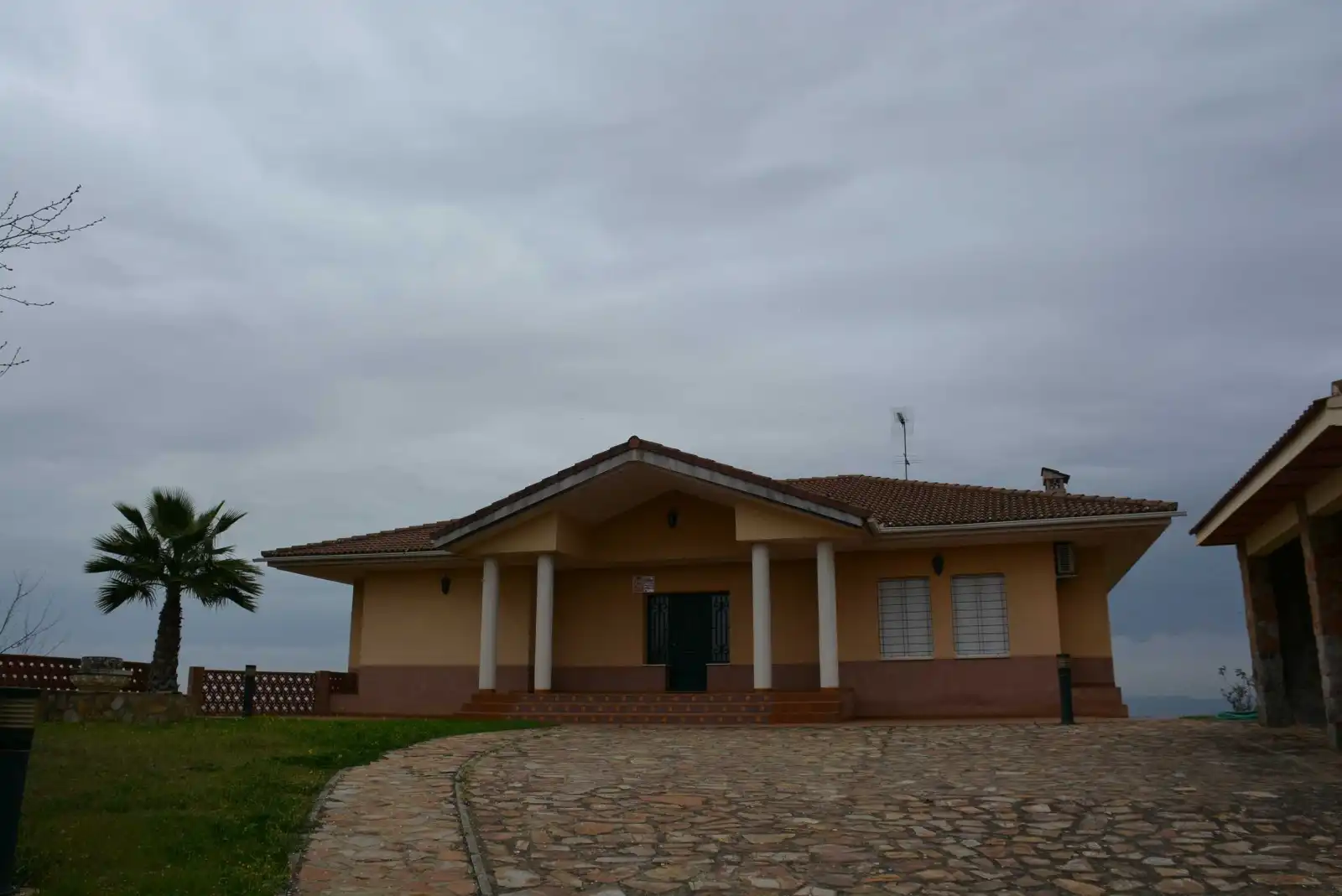Vista exterior de Casa o xalet en venda en Medellín amb Aire condicionat, Calefacció i Jardí privat
