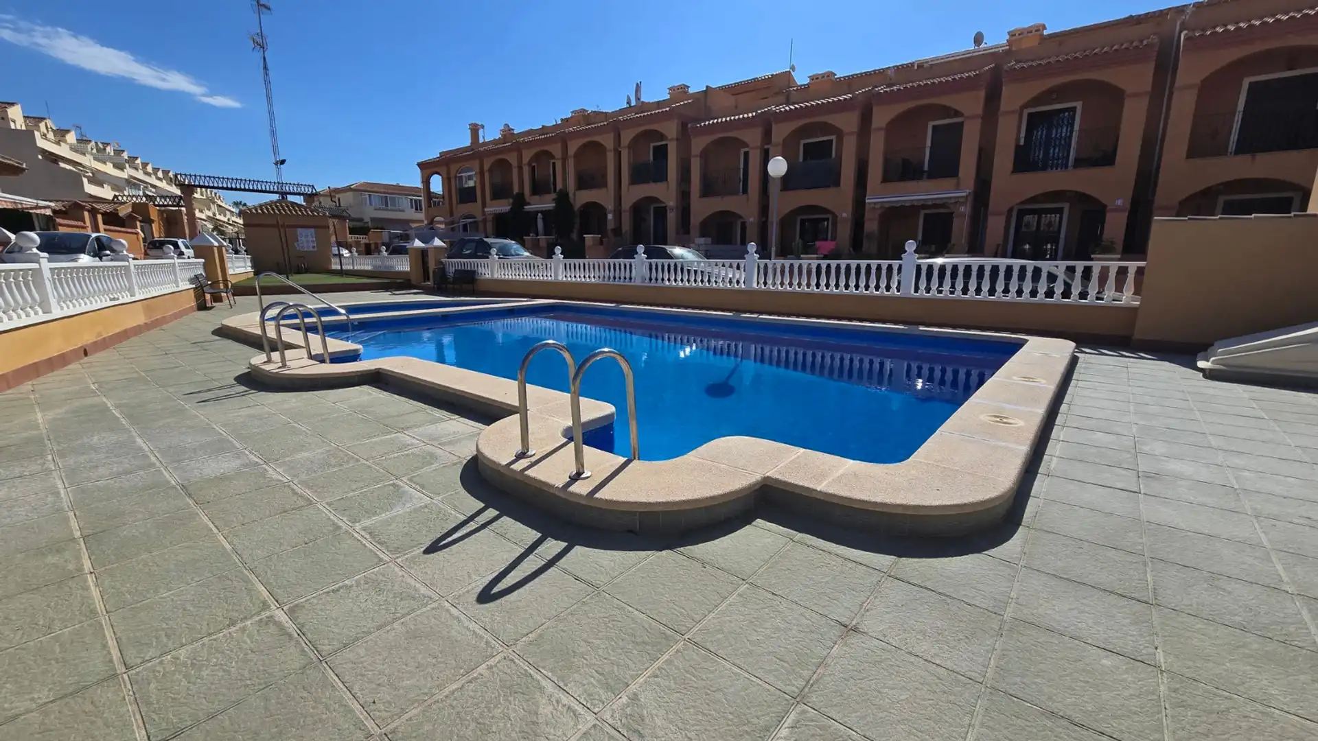 Piscina de Casa o chalet de alquiler en Torrevieja con Aire acondicionado, Jardín privado y Terraza