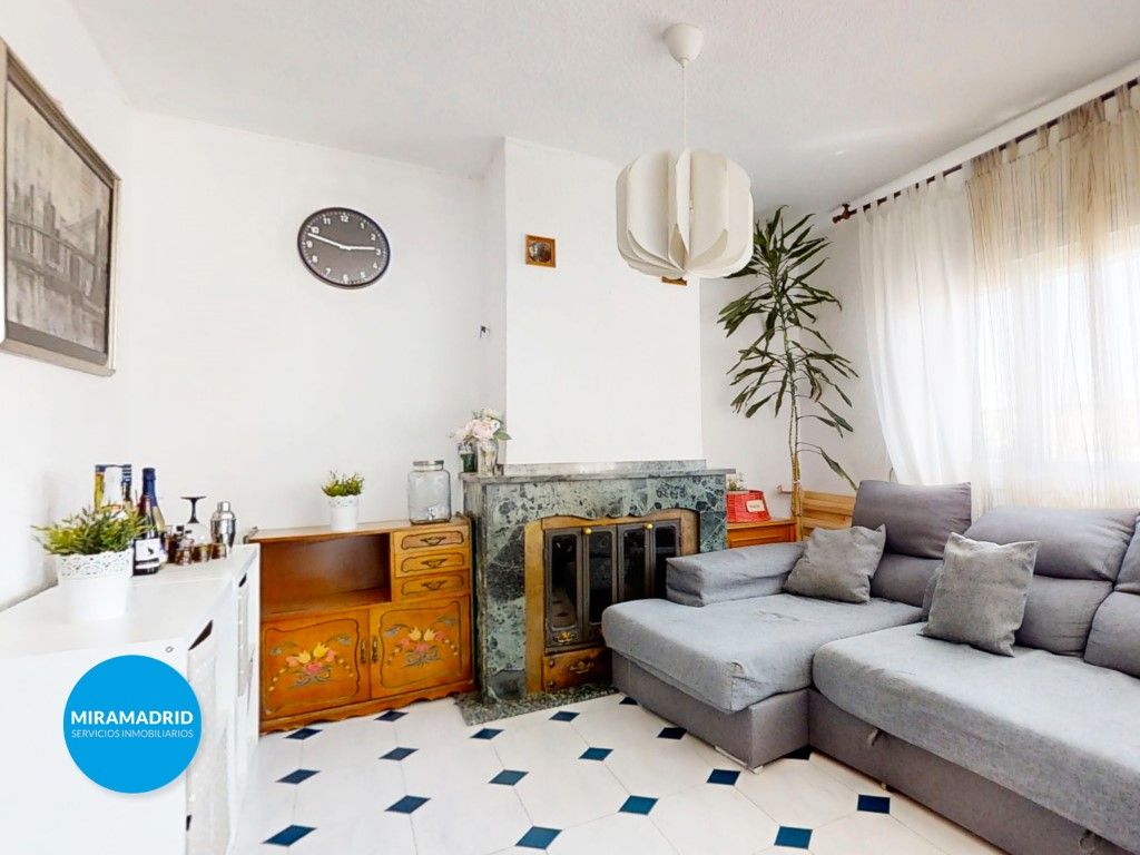 Sala de estar de Dúplex en venta en Paracuellos de Jarama con Aire acondicionado