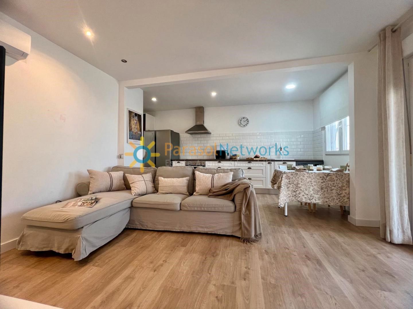 Sala d'estar de Apartament de lloguer en Oliva amb Aire condicionat, Terrassa i Moblat