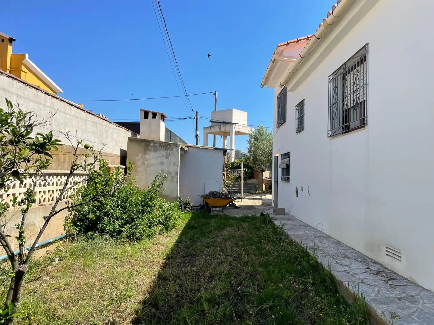 Vista exterior de Casa o xalet en venda en Vinaròs amb Calefacció, Jardí privat i Terrassa