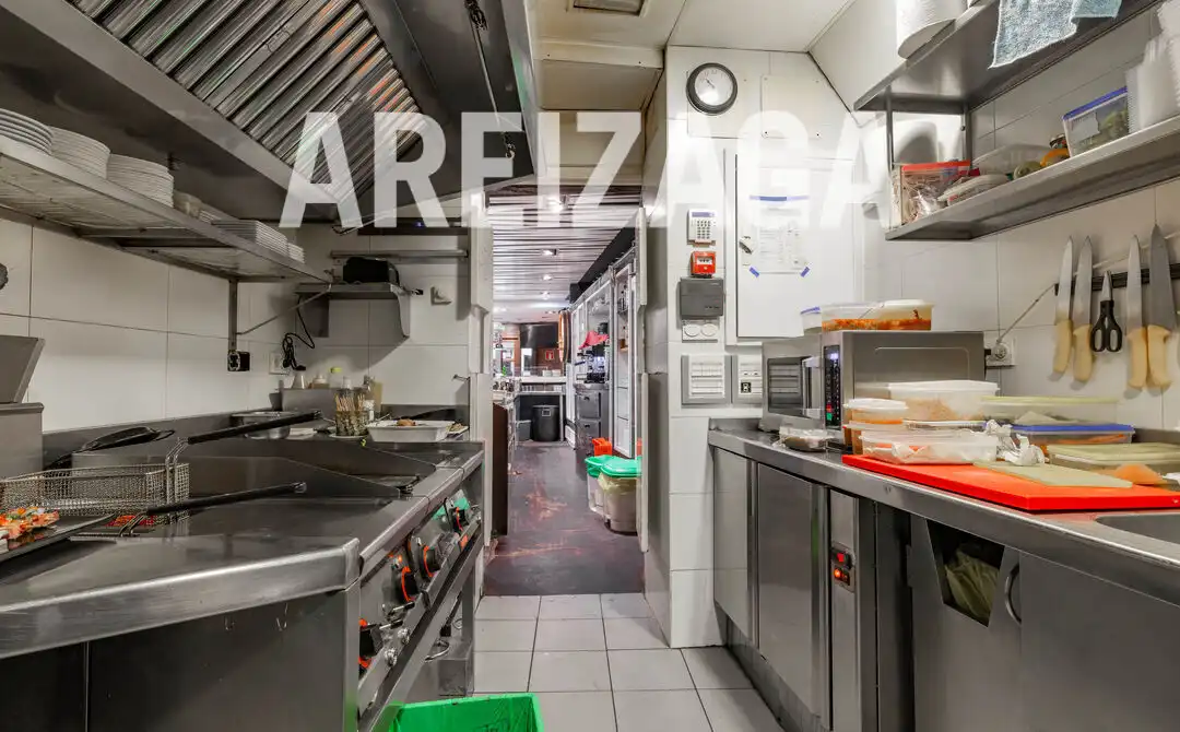 Cuina de Local en venda en Donostia - San Sebastián  amb Moblat
