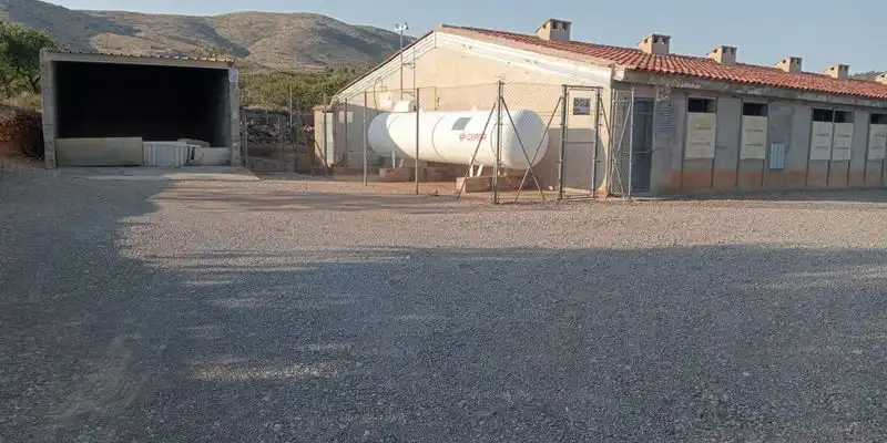Vista exterior de Nave industrial en venta en Andilla