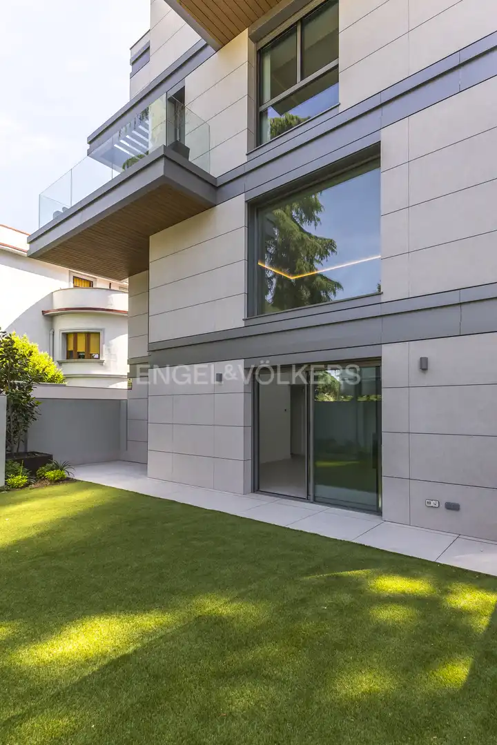 Vista exterior de Dúplex en venta en Madrid con Calefacción, Terraza y Trastero