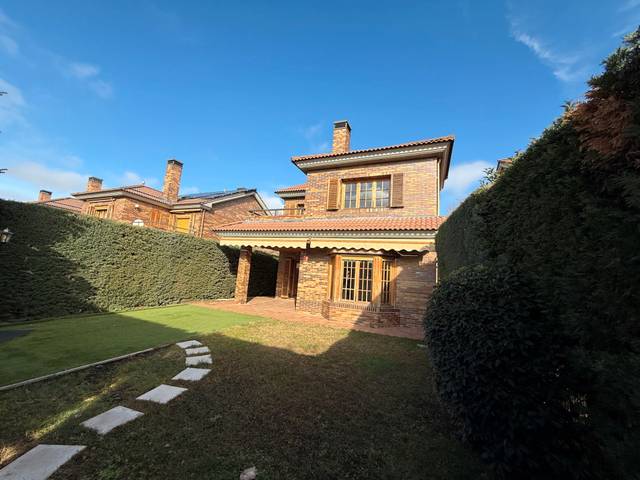 Casa adosada en Venta en Calle Fresno en El Cantizal