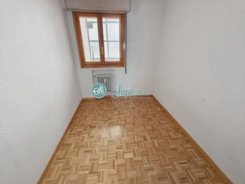 Habitación de Piso en venta en Segovia con Calefacción, Parquet y Trastero