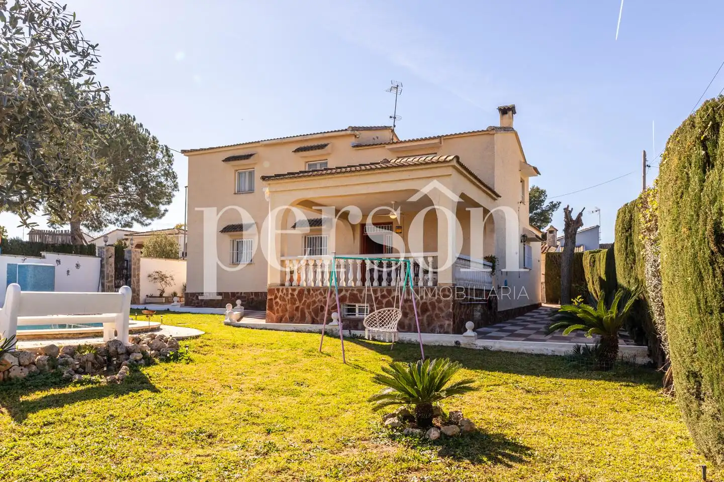 Vista exterior de Casa o xalet en venda en La Pobla de Vallbona amb Aire condicionat, Calefacció i Terrassa