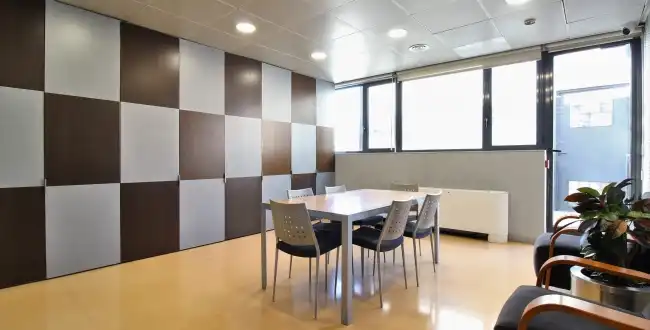 Büro zur Miete in Girona mit Klimaanlage, Heizung und Balkon