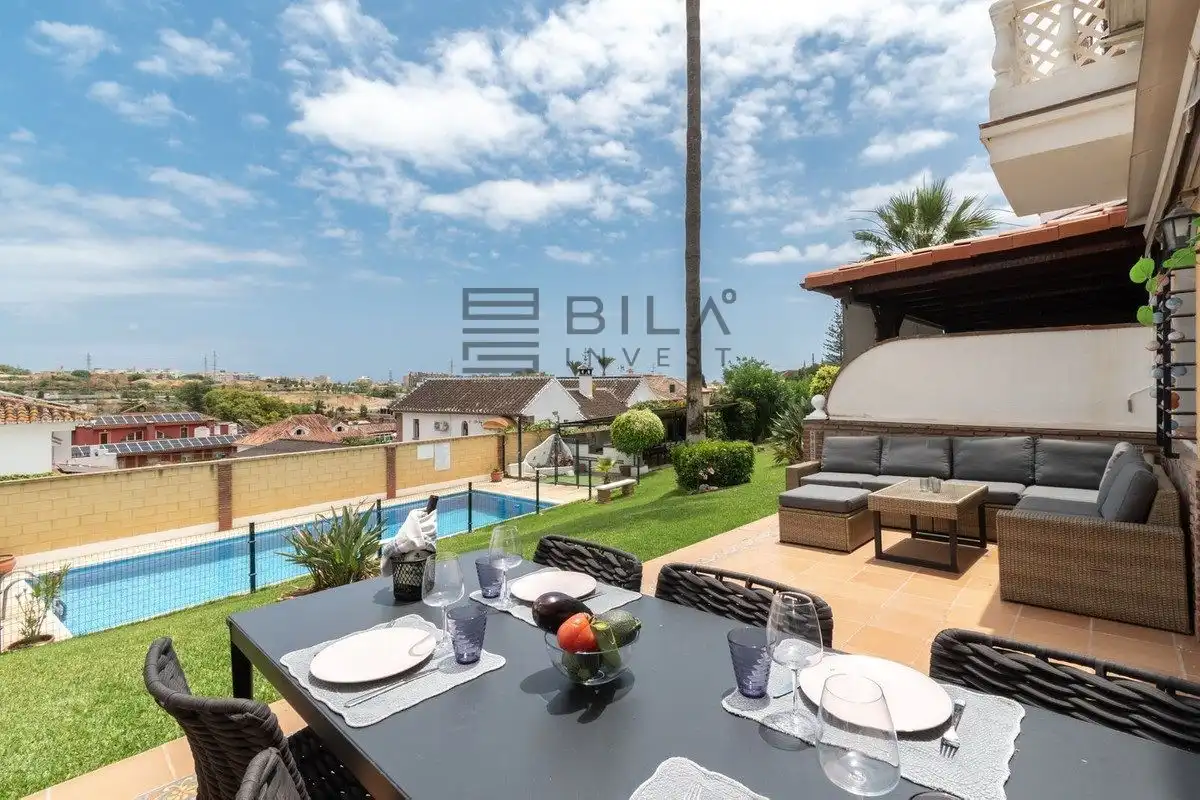 Maison mitoyenne avec piscine à vendre à El Lagarejo