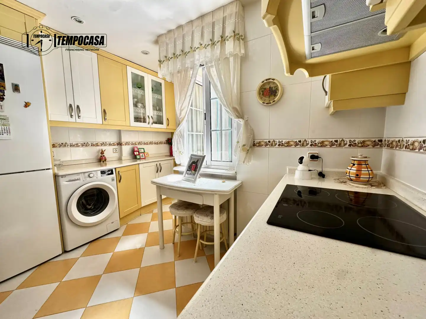 Cocina de Piso en venta en Madrid con Aire acondicionado, Calefacción y Jardín privado