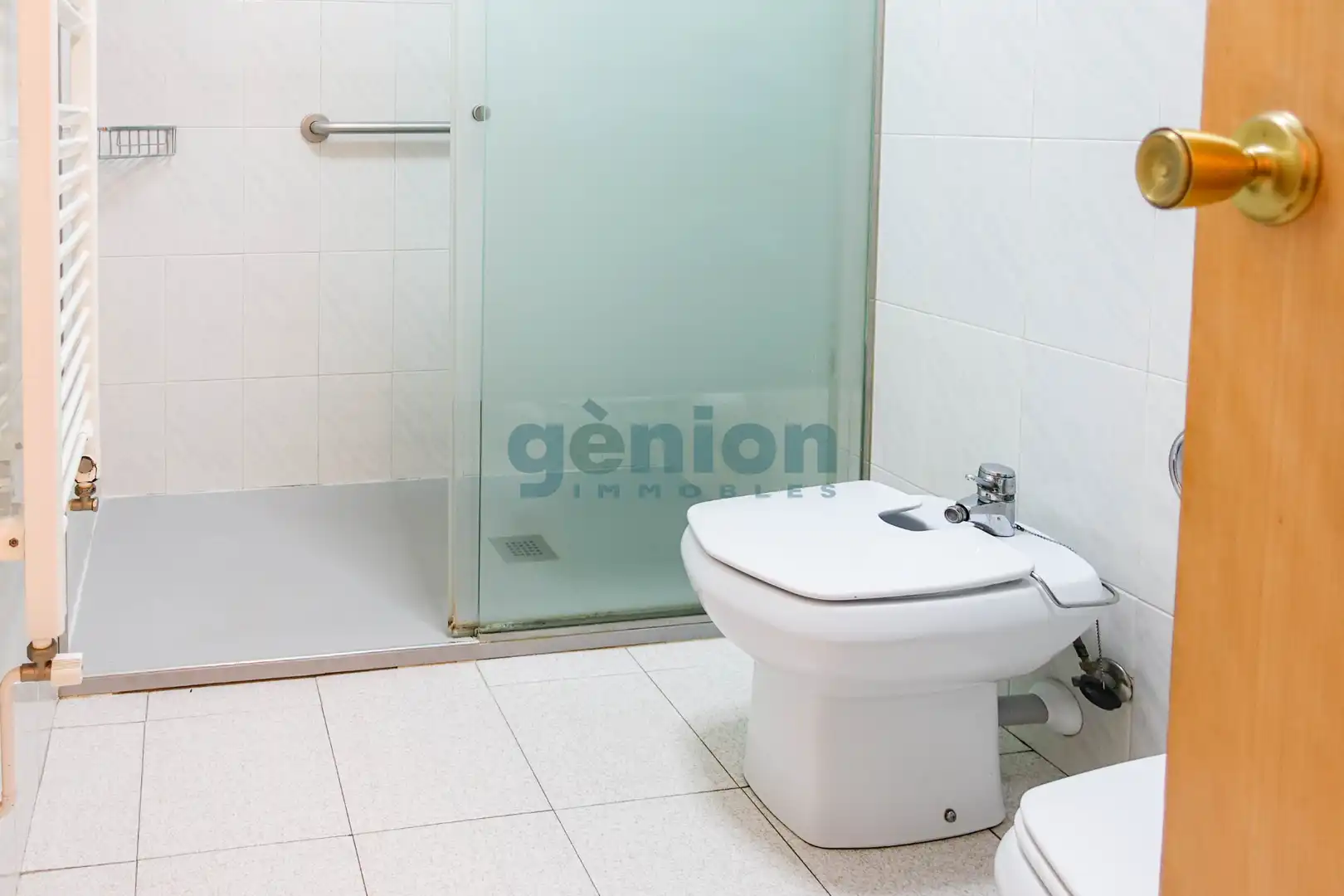 Baño de Piso en venta en Bescanó con Calefacción y Piscina comunitaria