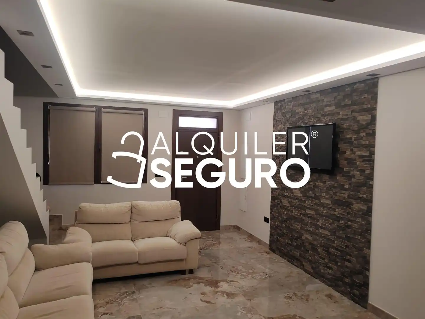 Sala de estar de Casa o chalet de alquiler en Jun con Aire acondicionado, Terraza y Piscina