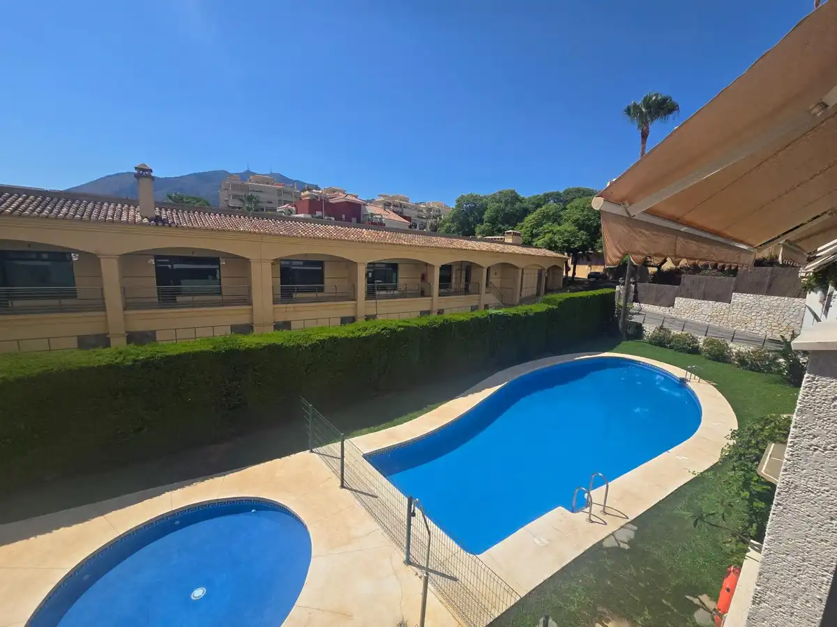 Piscina de Apartament en venda en Benalmádena amb Aire condicionat, Calefacció i Jardí privat