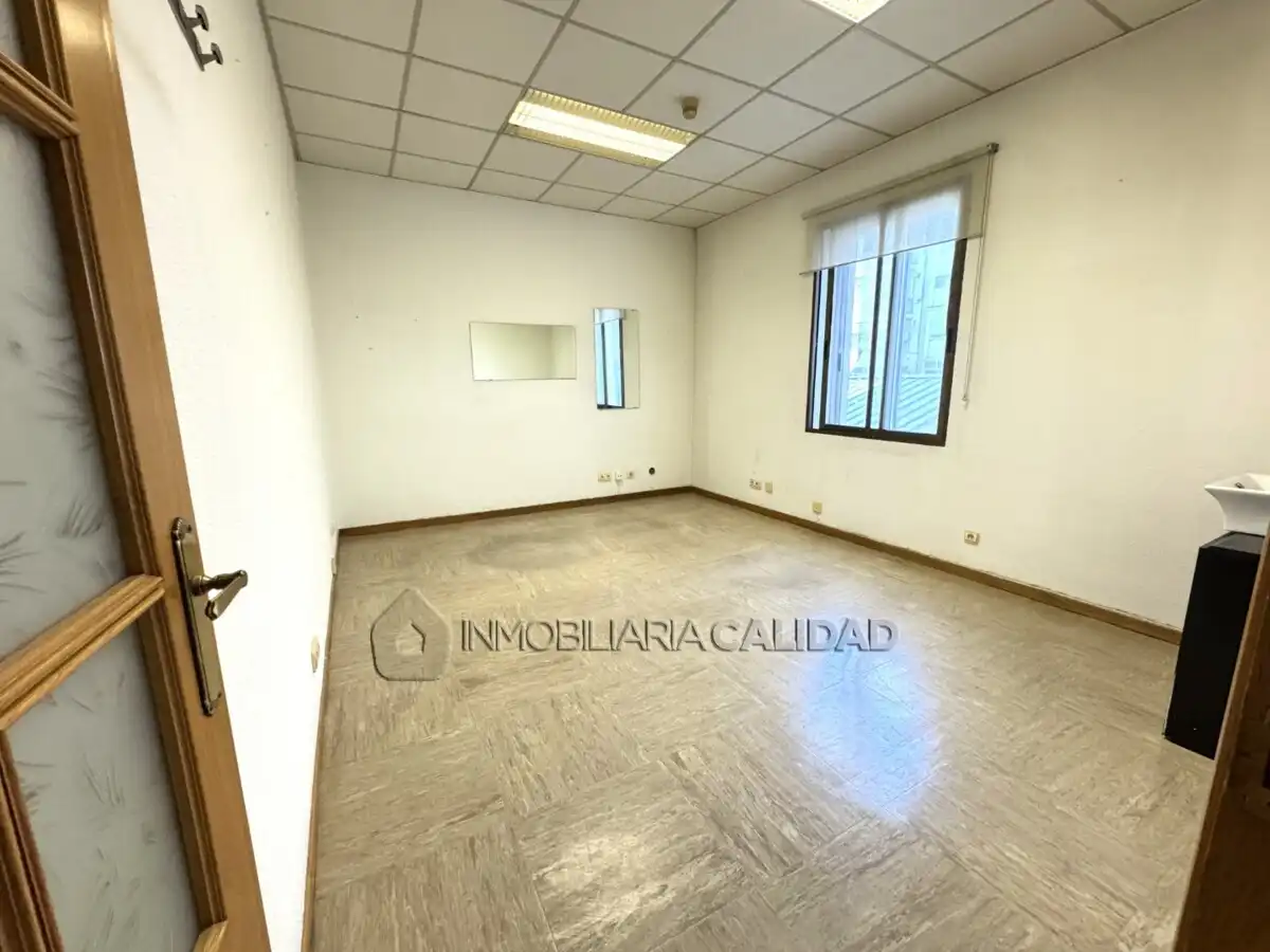 Oficina amb ascensor de lloguer a Centro